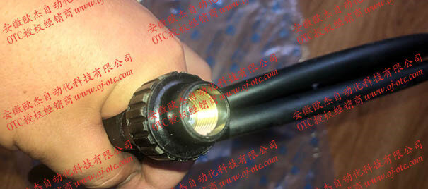 OTC Z318D41 连接端子 OTC送丝管Z318D41接口特写
